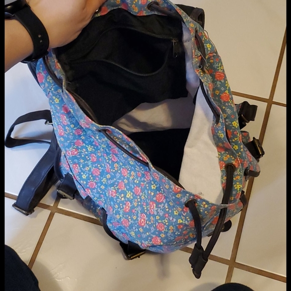 Floral backpack - Picture 3 of 3